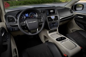 2014-Chrysler-Town-and-Country-30th-Anniversary-Edition-interior-dash-796x528