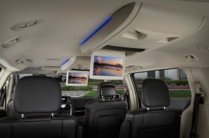 2014-Chrysler-Town-and-Country-30th-Anniversary-Edition-rear-entertainment-796x528